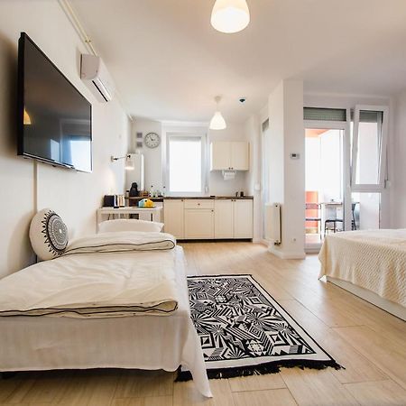 Fresh Studio In Central Oradea Apartment Exterior photo