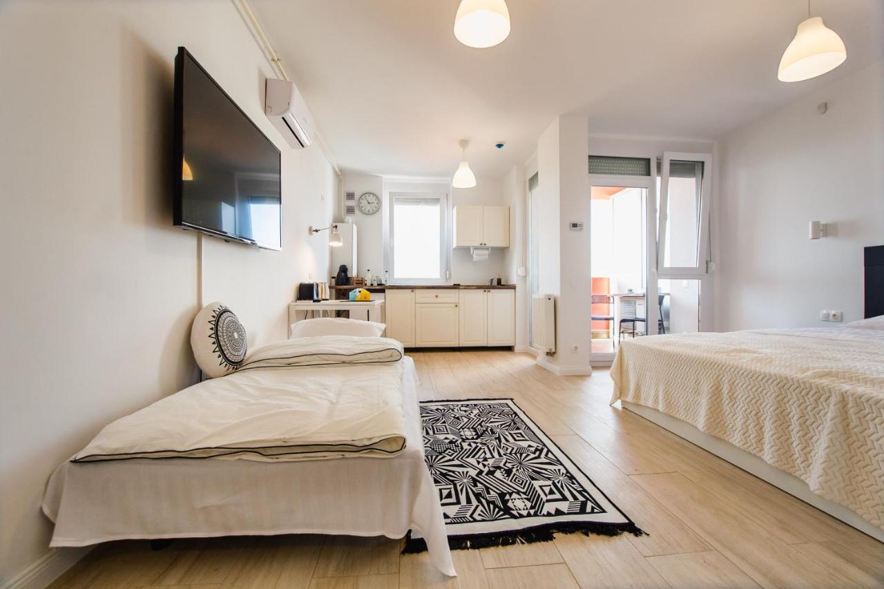 Fresh Studio In Central Oradea Apartment Exterior photo
