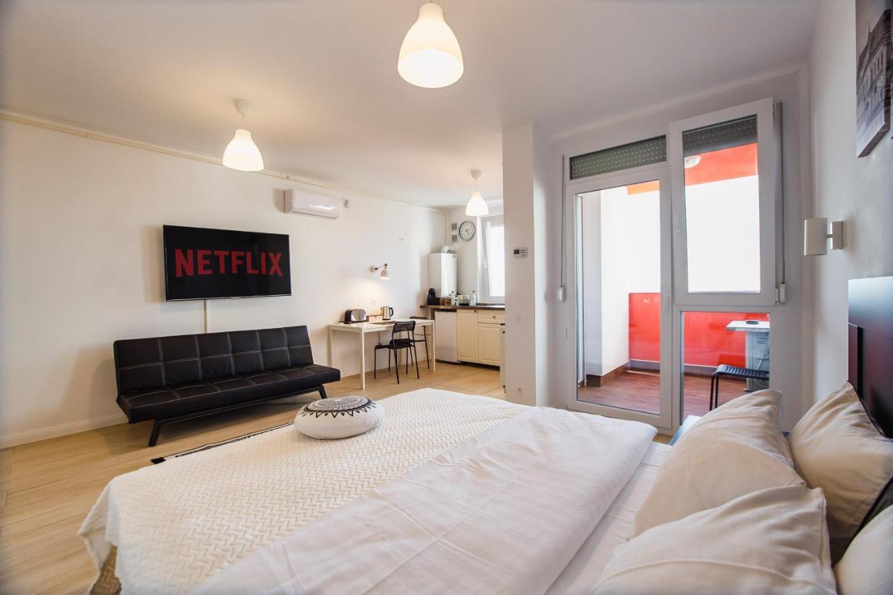 Fresh Studio In Central Oradea Apartment Exterior photo
