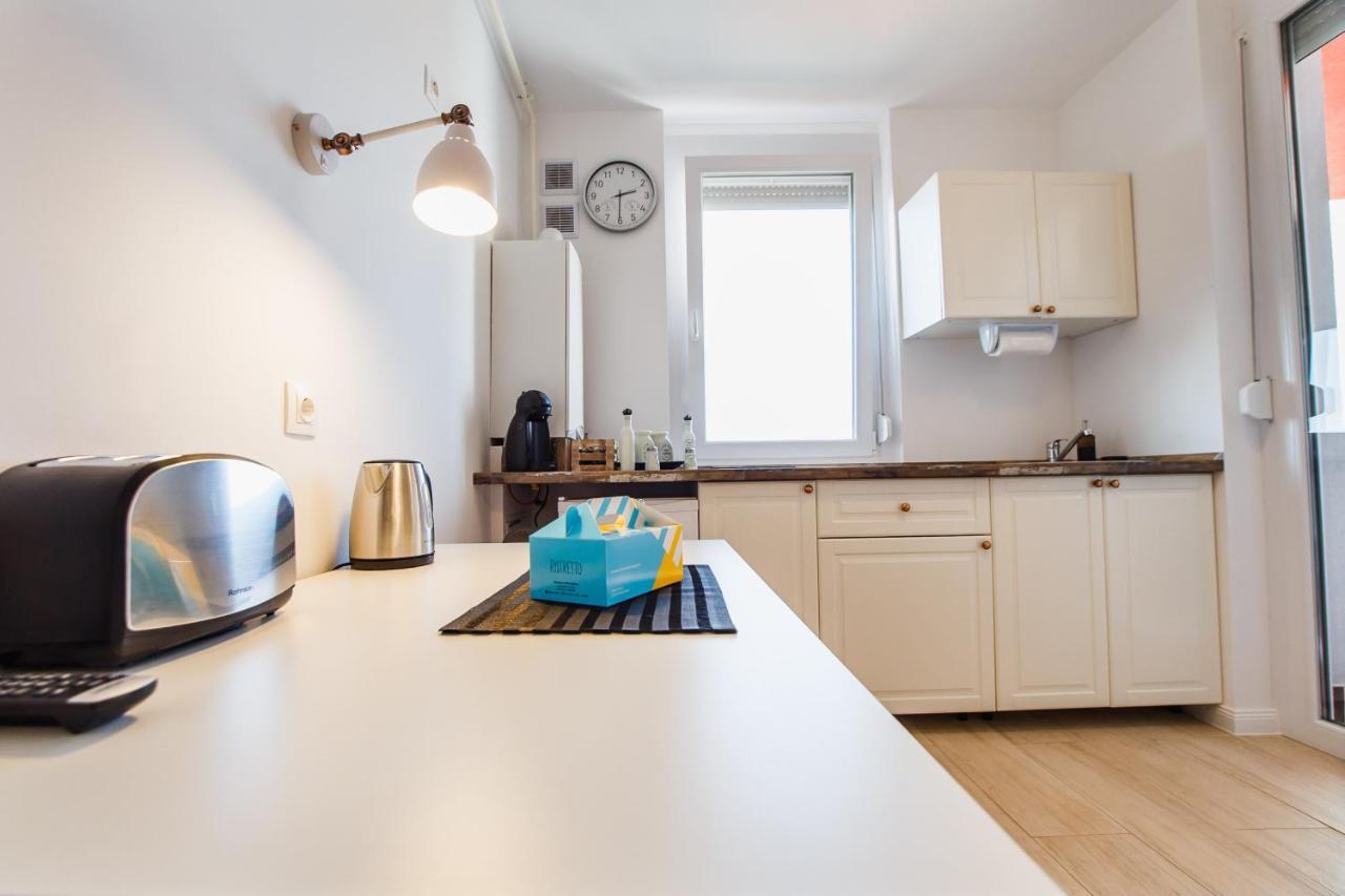 Fresh Studio In Central Oradea Apartment Exterior photo